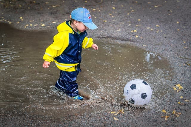 Guide d'achat vêtements de pluie pour enfants